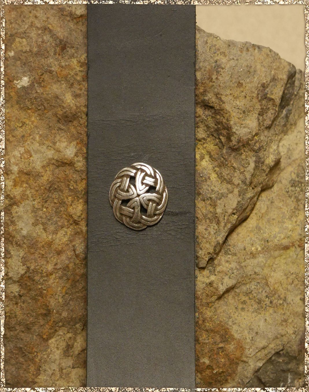 Zierniete Viererkeltenknoten altsilber